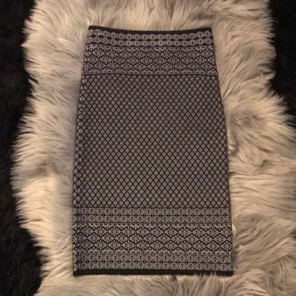 🖤BCBG MAXAZRIA BODY CON SKIRT - Picture 3 of 5